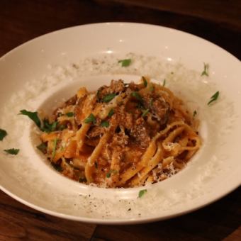 牛脛肉の特製ボロネーゼ　タリアッテレ