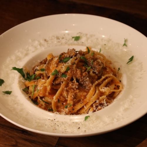 牛脛肉の特製ボロネーゼ　タリアッテレ