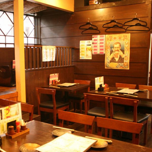 【貸切可能！】ゆったりとくつろげる店内は、たくさんのお客様で賑わっております！広々としたスペースになっており、開放感のあるどこか懐かしい空間です◎20名様～最大50名様のご利用で、貸切も承っております！会社の各種宴会・仲間内での飲み会、同窓会、大切な日のお祝いなど、多彩なシーンでぜひご利用くださいませ♪