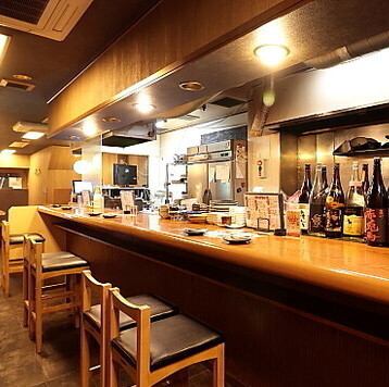 【駅近のお店◎】商店街の中にあり、京橋駅各線から徒歩4分とアクセスも抜群で立ち寄りやすいのも自慢です◎月～金は翌3時まで、土・日は翌5時まで元気に営業しておりますので、幅広いシーンでお立ち寄りください！おひとり様でもふらっと入りやすい雰囲気となっております♪飲んで食べて、ごゆっくりとお楽しみください☆