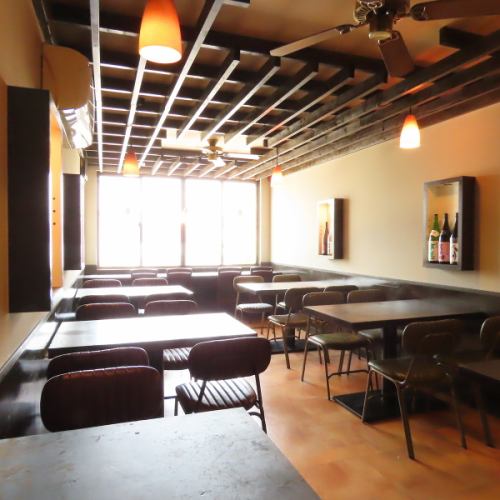 The first floor is casual and the second floor is relaxing. A gourmet space for those with a greedy appetite.