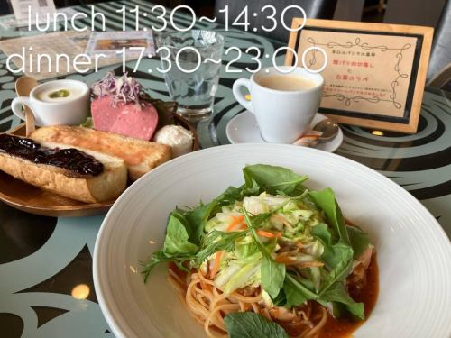 堺鳳の洋食屋さん、イタリアンベースの洋食屋さん。週末でもお席の時間制限無しで、ゆっくりまったり過ごせますᕷ‪
⁡
生パスタランチは1,300円~
dinnerでも生パスタセットご用意しています。dinnerでは「チーズフォンデュ」や「厚切り牛タンステーキ」「アヒージョ」などが美味しいお店です。
チーズフォンデュは、小さなお子様にもに好評でご家族でのご利用もお気軽に♪
⁡
お席は広めで、ゆったり
6名席4卓  4名席4卓
カウンター10席
お子様椅子有り
⁡
堺市西区鳳西町2-6-2
国道26号線沿い「鳳中学校西」交差点
第2駐車場も有り(12台分)
月曜定休
lunch  11:30~14:30（Lo14:00）
dinner 17:30~23:00（Lo22:00）
ラストオーダー10分前最終入店時間
☏072-266-9008