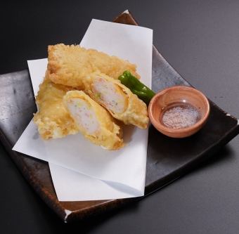 海老しんじょうの湯葉包み揚げ
