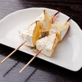 カマンベールチーズの炭火焼き