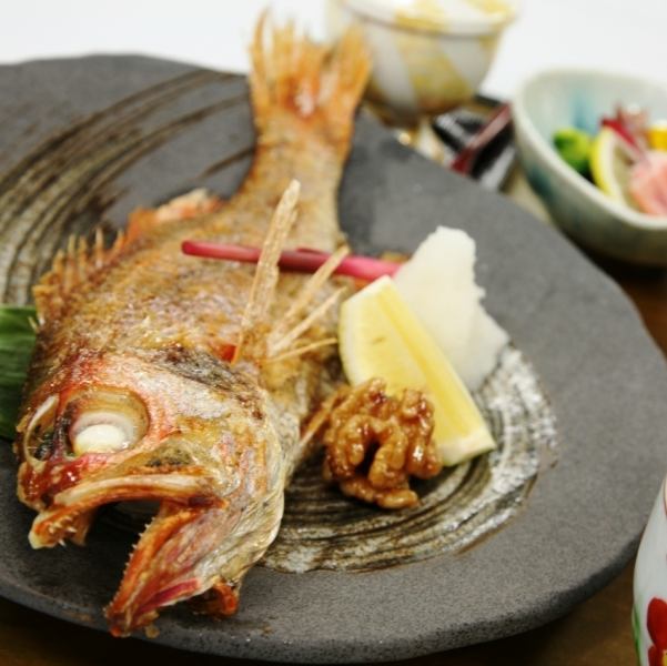 Ideal for sightseeing and entertaining, such as the Nodoguro Kaiseki course and the Kaga enjoyment course.
