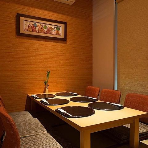 [Private Tatami Room] We have a completely private tatami room that can accommodate up to 6 people.