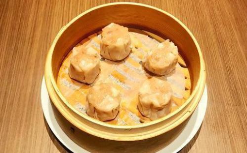 Meat dumplings (5 pieces) / Shrimp dumplings (5 pieces) / Water dumplings (8 pieces) / Taiwan pancakes (2 pieces) / Spring rolls (3 pieces)