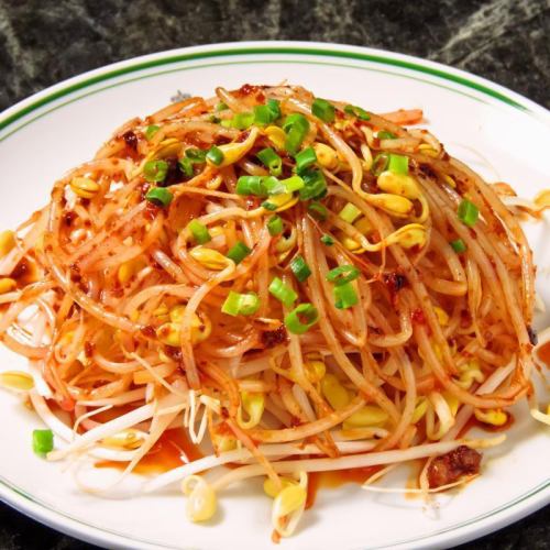 Soybean sprouts with bean sprouts