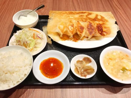 *在線預訂午餐的顧客請訂購800日元以上的菜單。