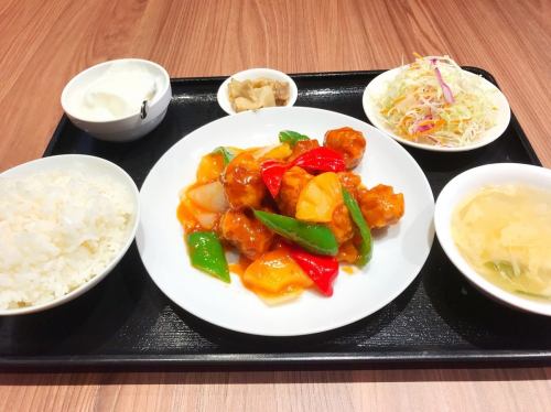 ■ Sweet and sour pork set meal with pineapple