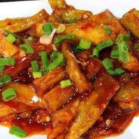Sweet and spicy stir-fried eggplant