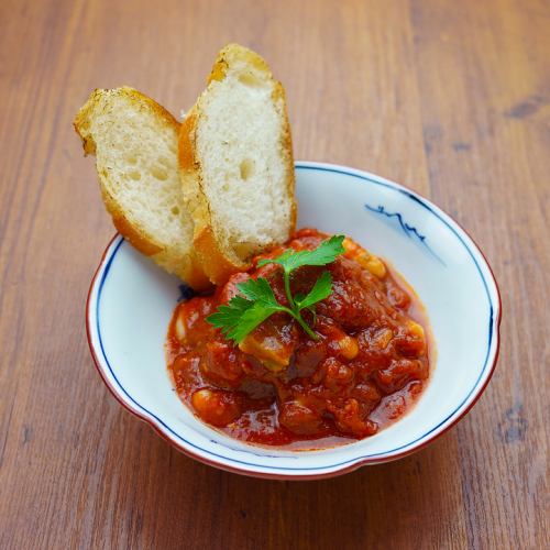 Tripe stewed in tomato sauce with baguette