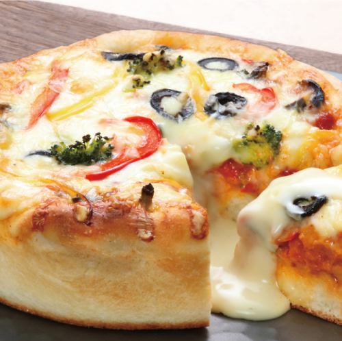 ３種チーズのシカゴ風ピザ