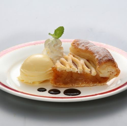 アップルパイ　アイスクリーム添え