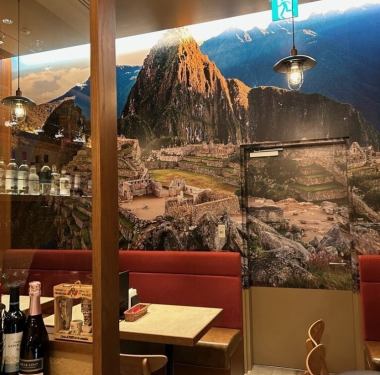 The semi-private room, with its impressive large landscape photo of Machu Picchu hanging on the wall, is a relaxing space that can accommodate around 12 people.The spacious sofa seats and indirect lighting create a comfortable atmosphere, making it an ideal place for dinner parties or anniversaries where conversation is key.