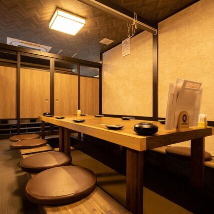 【貸切は16名～24名様まで】広々とした店内は少人数でのプライベートな食事はもちろん、会社宴会や歓送迎会など大人数での賑やかな宴会までシーンを問わずご利用いただけます。貸切でもご利用可◎ご利用人数・ご予算などのご希望がございましたら店舗までお気軽にご相談ください。皆様のご来店を心よりお待ちしております！