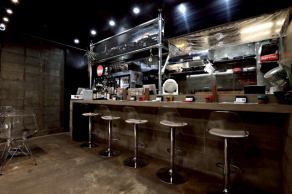 カウンター席ございます