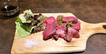 ナルトベースバルと言えばこれ！切り立て！黒毛和牛のローストビーフ