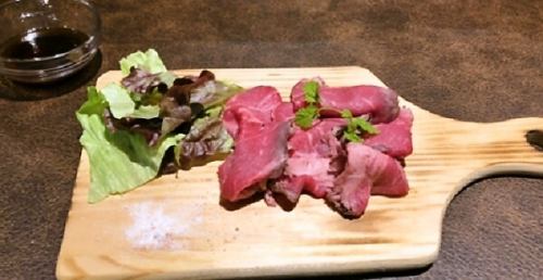 ナルトベースバルと言えばこれ！切り立て！黒毛和牛のローストビーフ