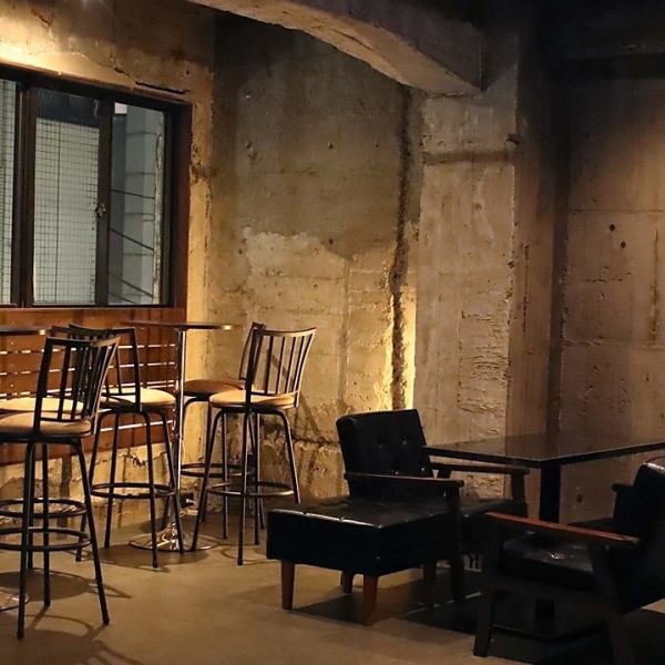 【亀有駅から徒歩2分】 2025年10月20日にオープンしたばかりの新しいお店です。当店はインストラクターが在籍しておりますので、初心者の方も大歓迎！お一人様をはじめ、貸切までお客様のご要望にお応えいたします。ダーツ3台、ゲーム機あります◎ 