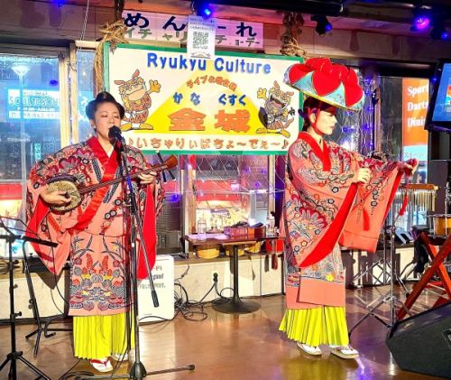 毎晩大賑わいの生ライブ♪