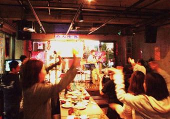 見て！食べて！飲んで！踊って唄者の華やかなステージが楽しめます♪