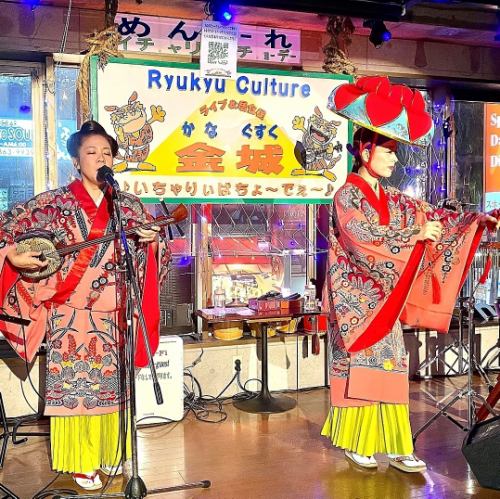 毎晩大賑わいの生ライブ♪