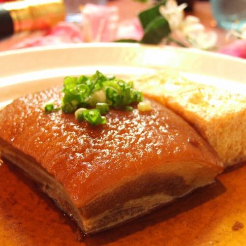 【1日10食限定】驚愕の巨大ラフテー！