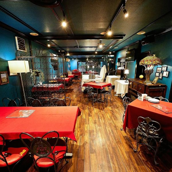 The third floor is a private party space that can accommodate 30 to 60 people (up to 45 people when seated), and is equipped with four large monitors and a microphone, so it can be used for a variety of occasions.If there is no party, we will rearrange the tables for a la carte customers.