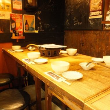 【お食事会・宴会に♪】6名様までご一緒にお食事していただけるテーブル席をご用意しておりますので、ご家族でのお食事会にも是非ご利用ください！お子様連れも大歓迎♪会社帰りのグループ宴会も◎！コースメニューもご利用ください♪