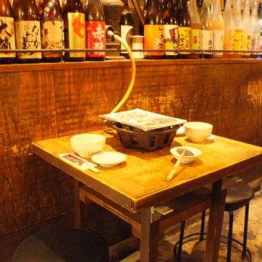 【お気軽に♪】2名掛けのテーブル席もご用意しておりますので、おひとり様でもお気軽にお越しいただけます！野菜たっぷりで女性にも大人気なもつ鍋なのでデートにもオススメです♪