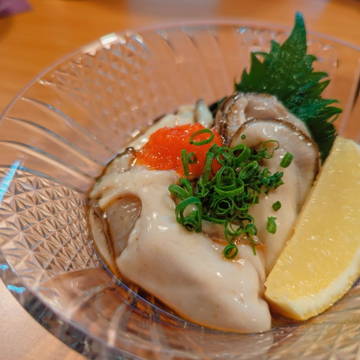 大神宮下駅から徒歩1分。四季を感じる料理の数々をお楽しみください。