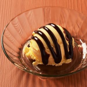 Vanilla ice cream (chocolate sauce)