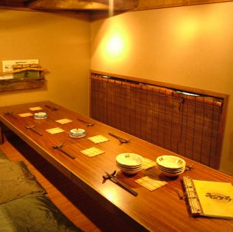 There is a private tatami room where you can sit comfortably ♪