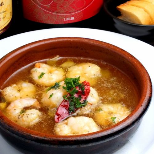 Spanish-style small shrimp boiled in a clay pot (Ajillo)