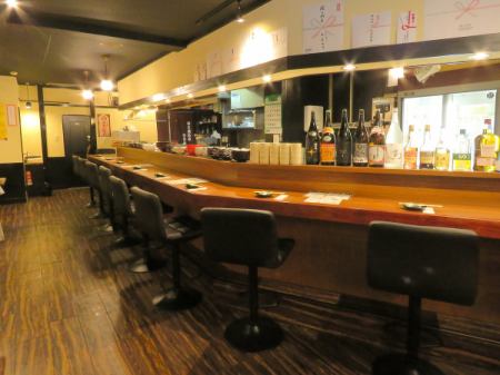 Counter seats can accommodate up to 4 people.Please feel free to come by yourself or with friends.Perfect for a drink after work.Please feel free to stop by even if you are alone.