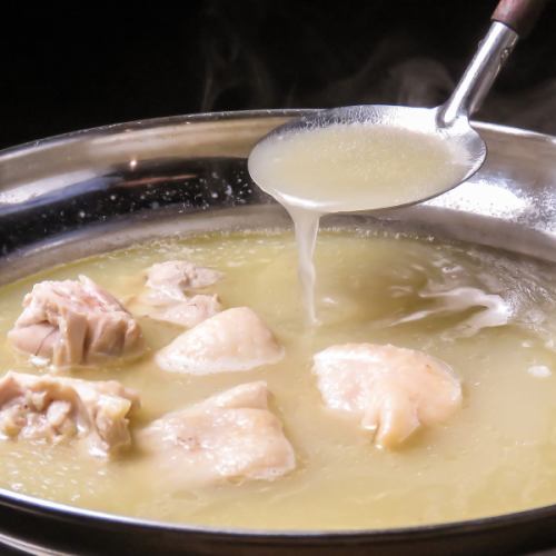 [Hiroo's specialty] The ultimate Mizutaki hotpot made with dashi broth made from Yame Charcoal Chicken simmered for 5 hours. *Reservation required the day before, 2 servings or more