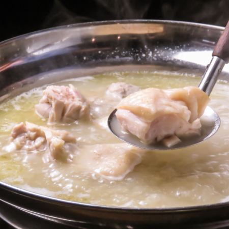 [Mizutaki Course] Includes all-you-can-drink ◎ Enjoy two kinds of chicken sashimi, stewed skewers, and Yame charcoal chicken mizutaki! 5,500 yen