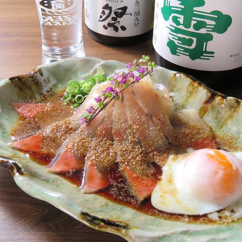 お酒との相性抜群◎特製ダレが絡む絶品『胡麻カンパチ』