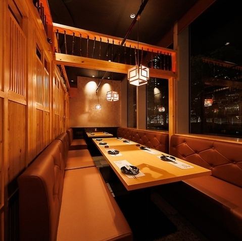 店舗のお席は最大100名様までご利用頂けます!これだけの規模の貸切が出来るのは、平塚のなかでも希少です!下見なども随時受け付けていますので、お気軽にご相談ください♪駅から徒歩1分と駅近の和モダン居酒屋「匠味」お店貸切もご利用頂けます!ぜひご相談ください♪