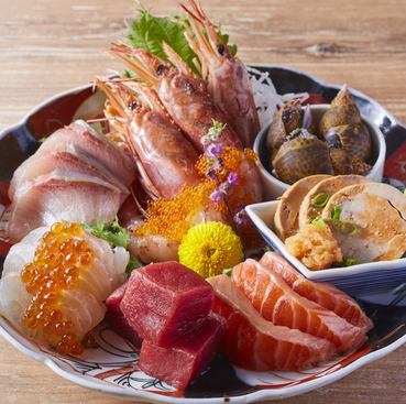 《鮮度抜群の海鮮の数々》見た目も華やかなお刺身盛り合わせ