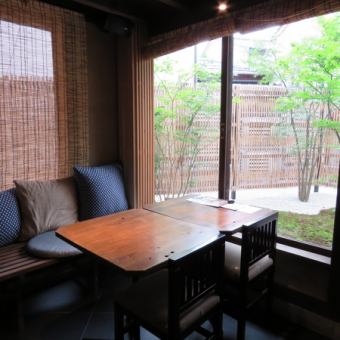 It is a table seat to relax by looking at "the garden".
