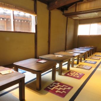 2nd floor tatami seats can be used with a large number of seats.