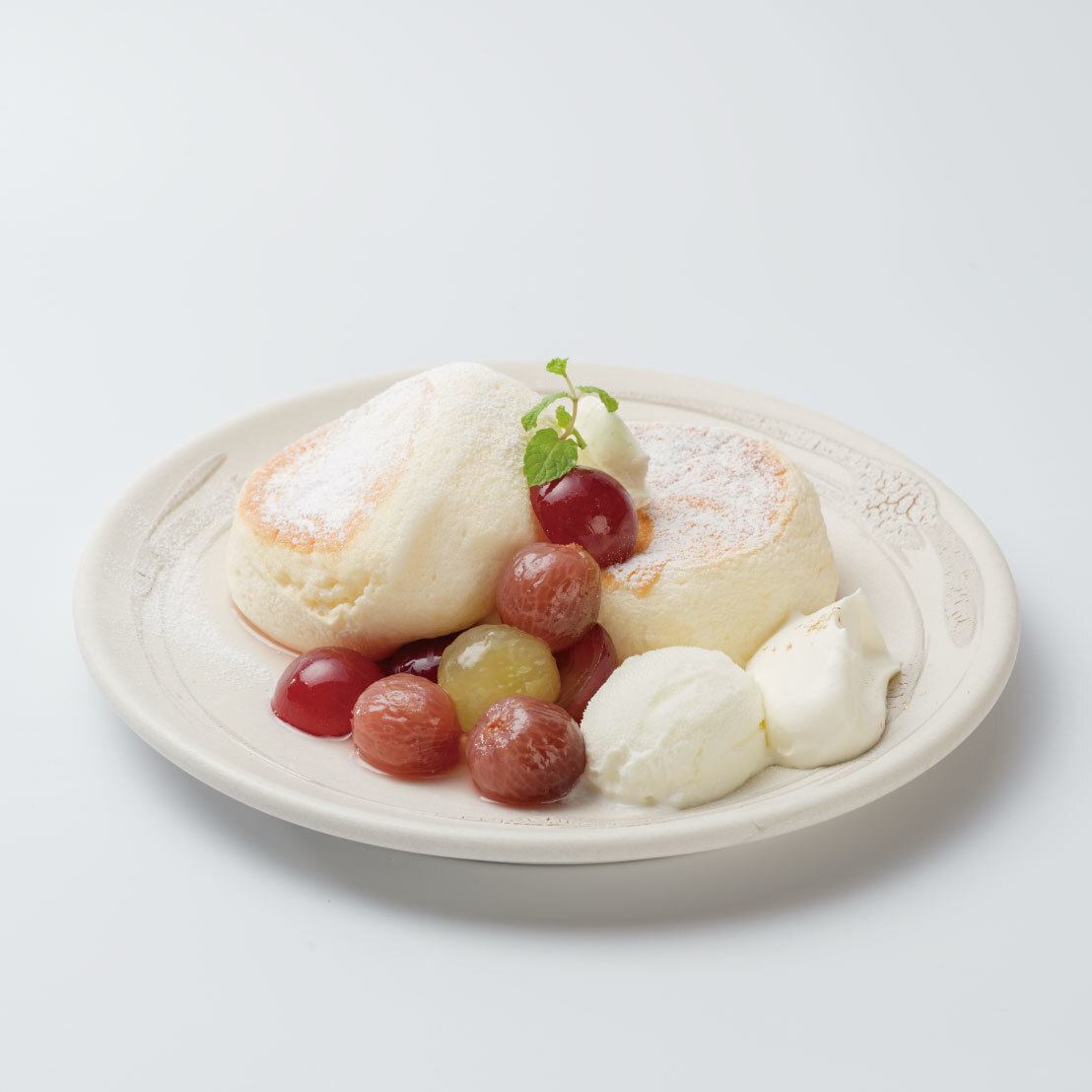 季節限定メニュー『ルビーロマンパンケーキ』8月9日より販売開始いたします！！