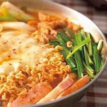 【仅限工作日】最适合迎接和欢送!赤卡拉部队锅+韩餐自助餐(80种)2680日元