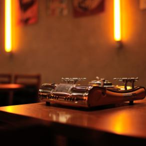 サムギョプサル以外にもプデチゲ鍋やチーズダッカルビなど多くのメイン料理をお楽しみ頂けます!