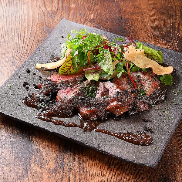 Very popular ☆ [Charcoal-grilled Itoshima wagyu beef] using rare parts of Itoshima beef with homemade sauce♪ From 1,650 yen (tax included)