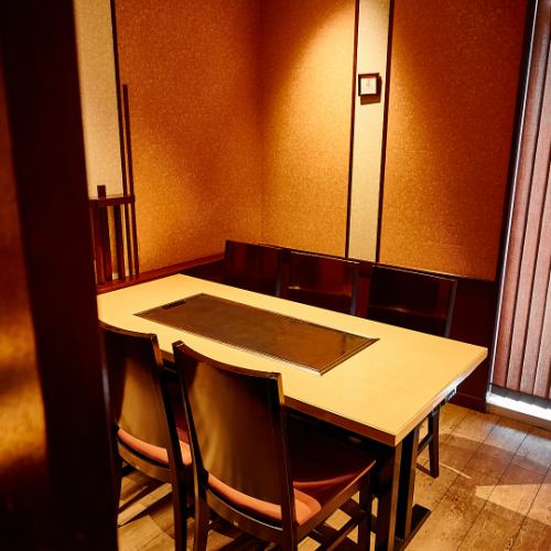 <p>A calm Japanese-modern semi-private room ◆We also have semi-private rooms that are safe for infectious diseases. Perfect for joint parties and girls&#39; gatherings. We will propose the best banquet plan according to the number of people. Enjoy our prized chicken dishes and teppanyaki in a calm private room.</p>