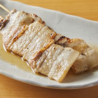 糸島豚厚切り炭焼き串2本