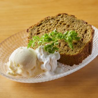 抹茶パウンドケーキにバニラアイス